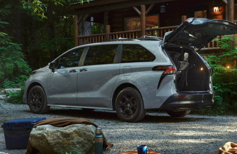 2026 Toyota Sienna: Features, Prices & Hybrid Updates