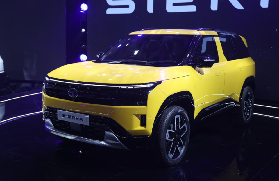 Tata Sierra Spotted Undisguised Ahead of Launch 2025
