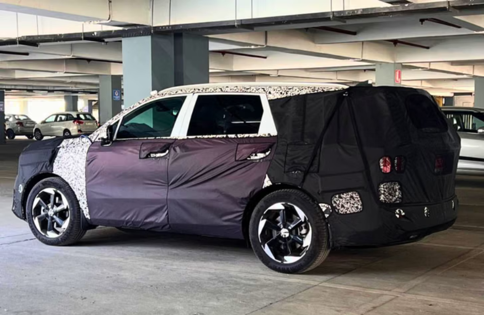 Kia Sorento SUV Spied in India 3-Row Hybrid Model Expected by 2027